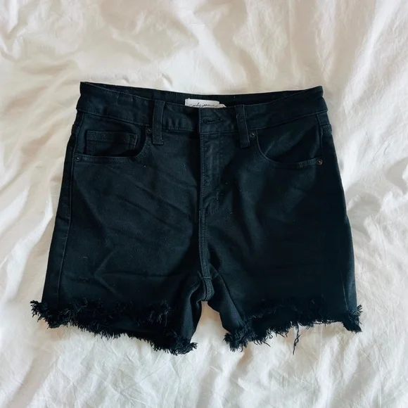 Carly Jean Revy Shorts - Picture 7 of 8